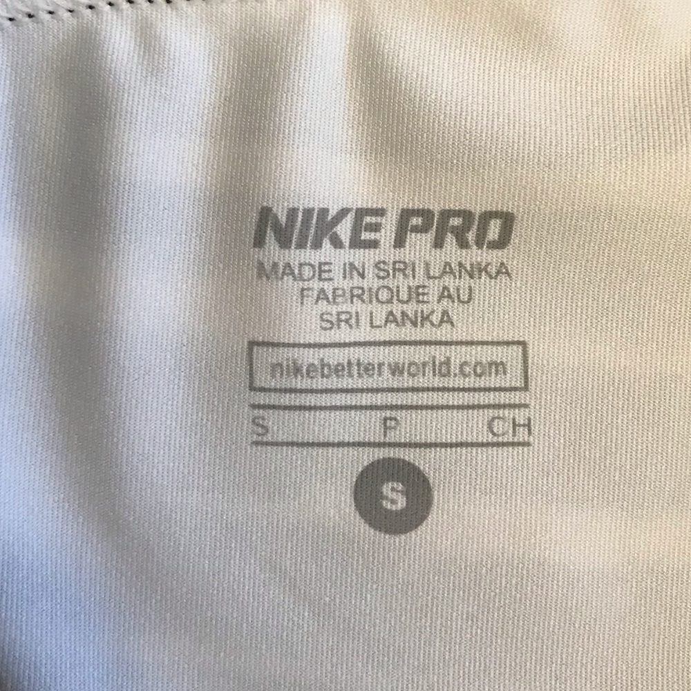 🎀 3/23 Capri Nike Pro Spandex Leggings - Picture 2 of 5